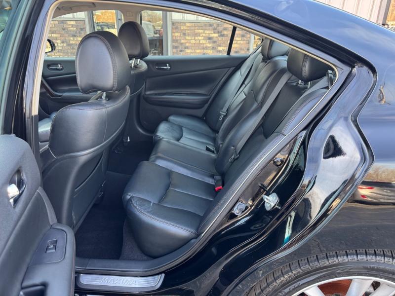 Nissan Maxima SV 2011