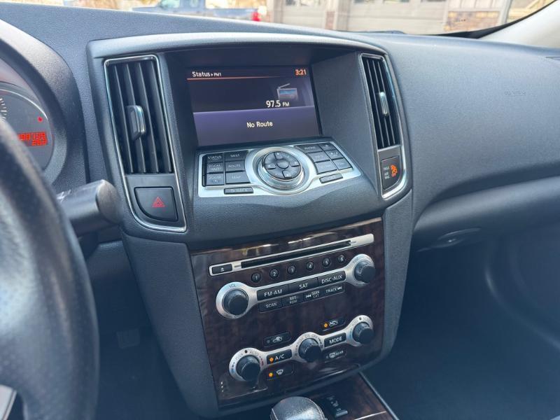 Nissan Maxima SV 2011