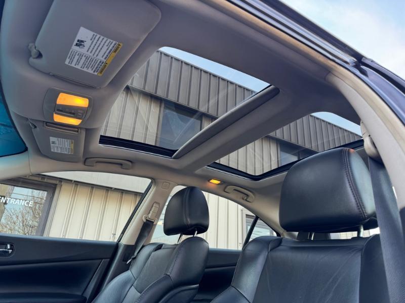 Nissan Maxima SV 2011