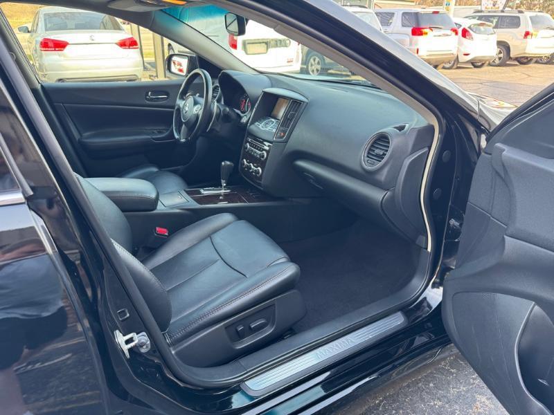 Nissan Maxima SV 2011