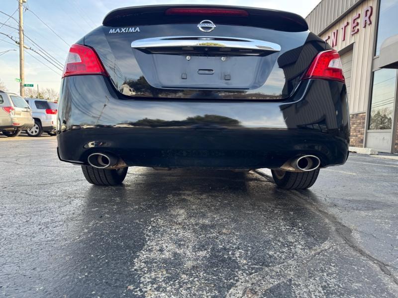 Nissan Maxima SV 2011