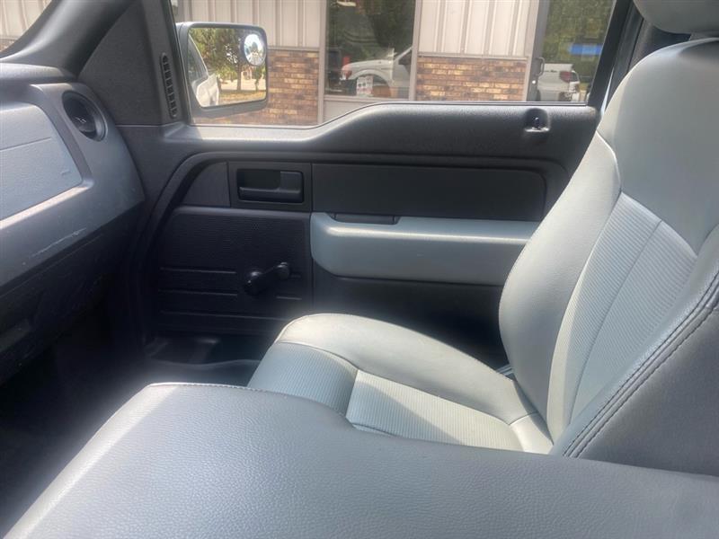 Ford F-150 XL 8-ft. Bed 4WD 2011