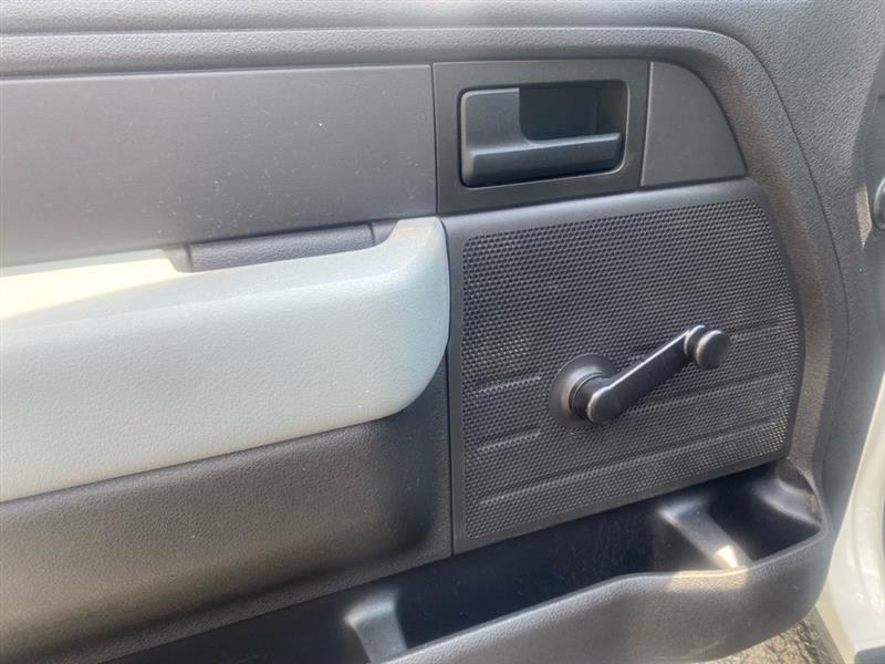 Ford F-150 XL 8-ft. Bed 4WD 2011
