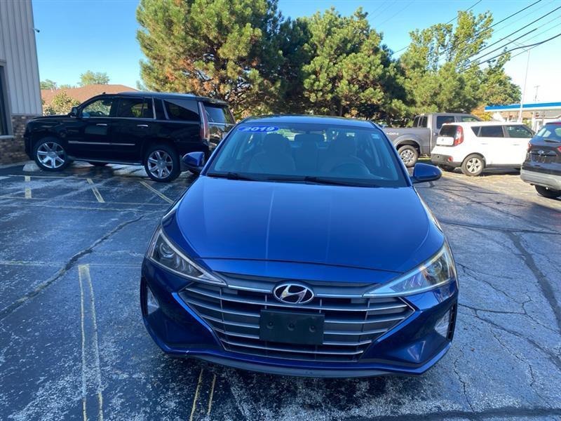 Hyundai Elantra photo 2