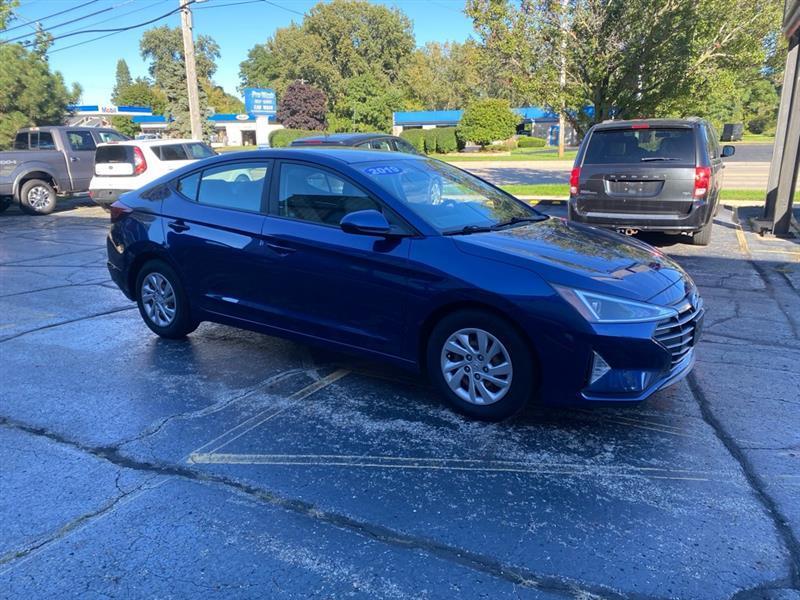Hyundai Elantra photo 3