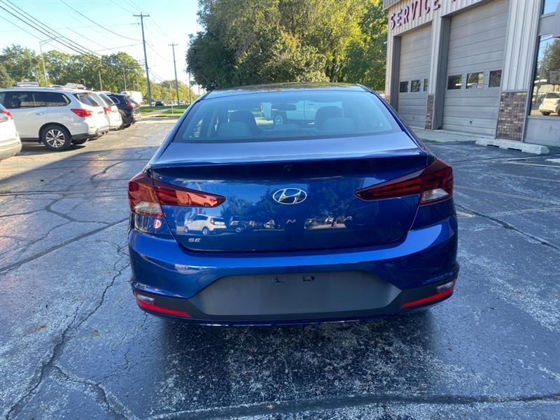Hyundai Elantra photo 4