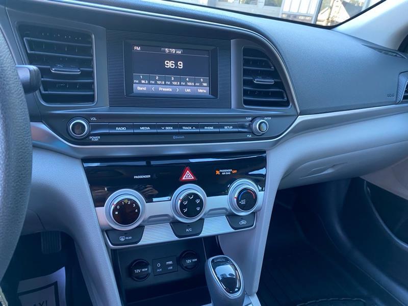 Hyundai Elantra photo 6