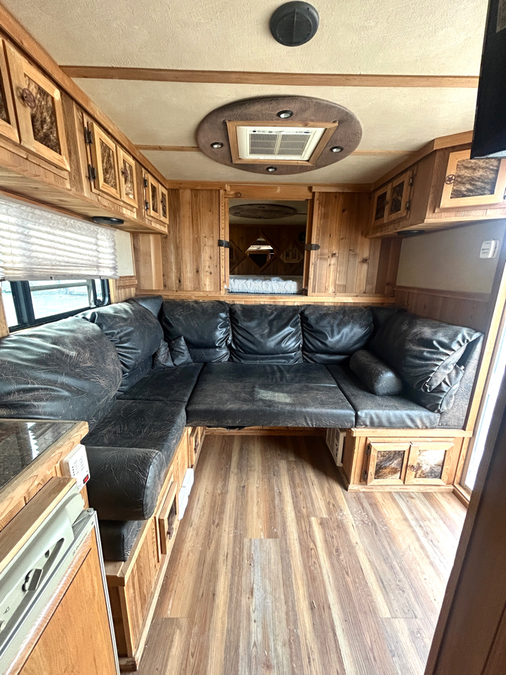 C & C Trailers Horse Trailer  2003