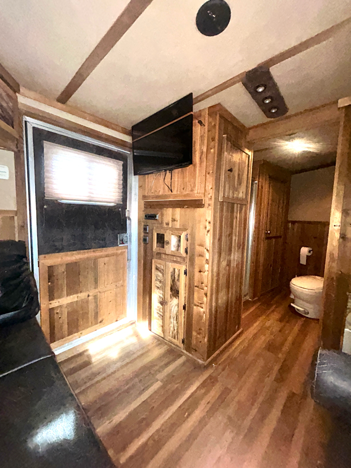 C & C Trailers Horse Trailer  2003