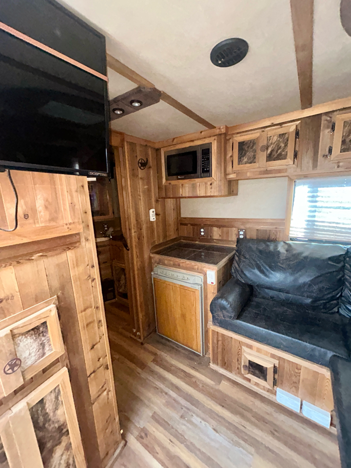 C & C Trailers Horse Trailer  2003