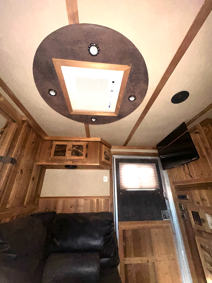 C & C Trailers Horse Trailer  2003