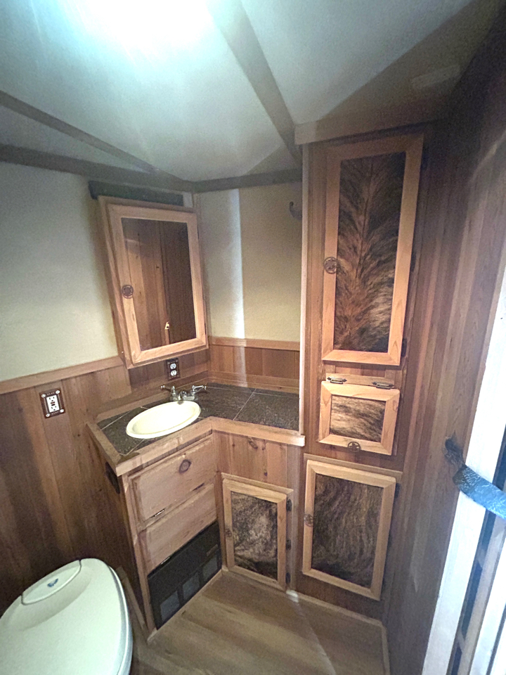 C & C Trailers Horse Trailer  2003