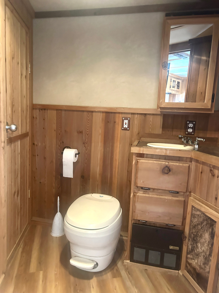 C & C Trailers Horse Trailer  2003