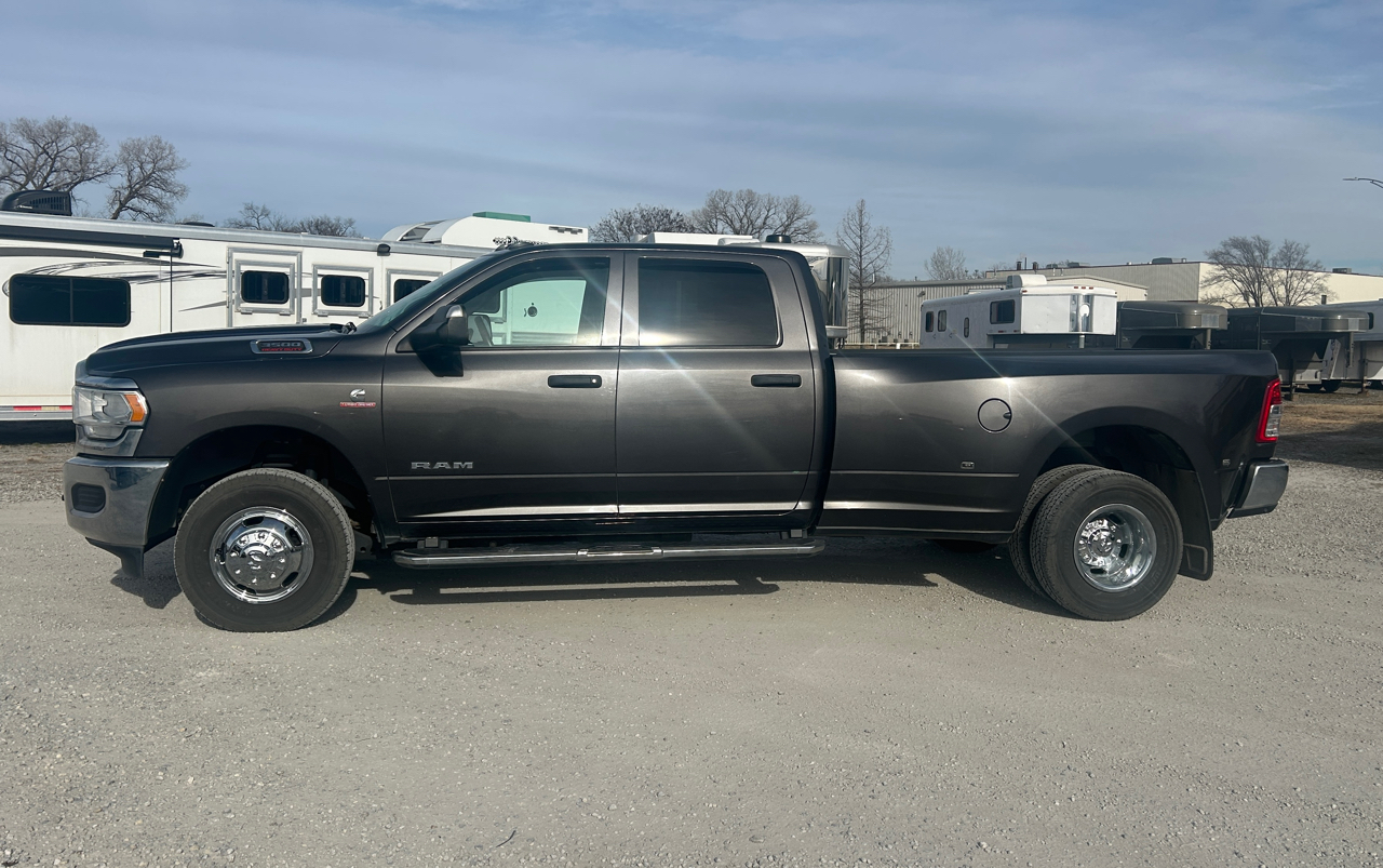 RAM 3500 Tradesman Crew Cab 4WD DRW 2022