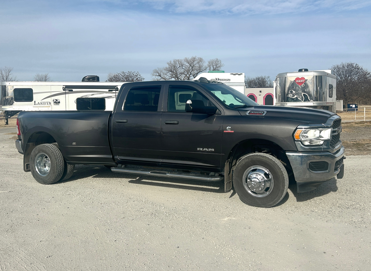 RAM 3500 Tradesman Crew Cab 4WD DRW 2022