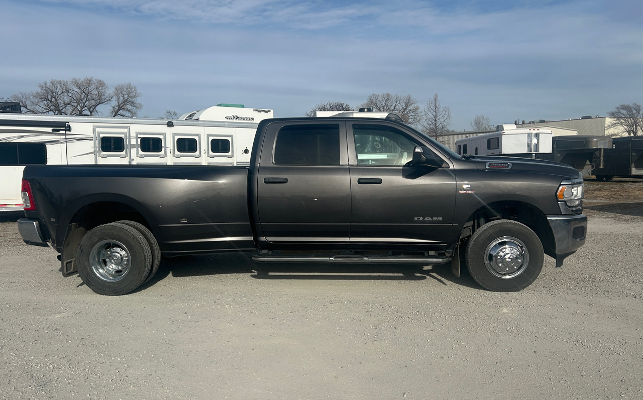 RAM 3500 Tradesman Crew Cab 4WD DRW 2022