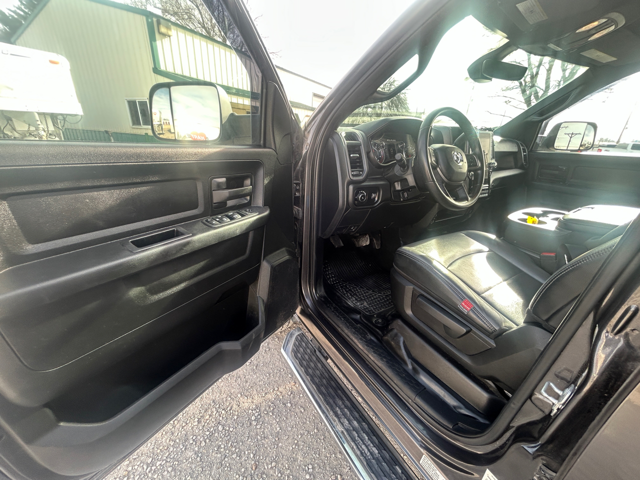 RAM 3500 Tradesman Crew Cab 4WD DRW 2022