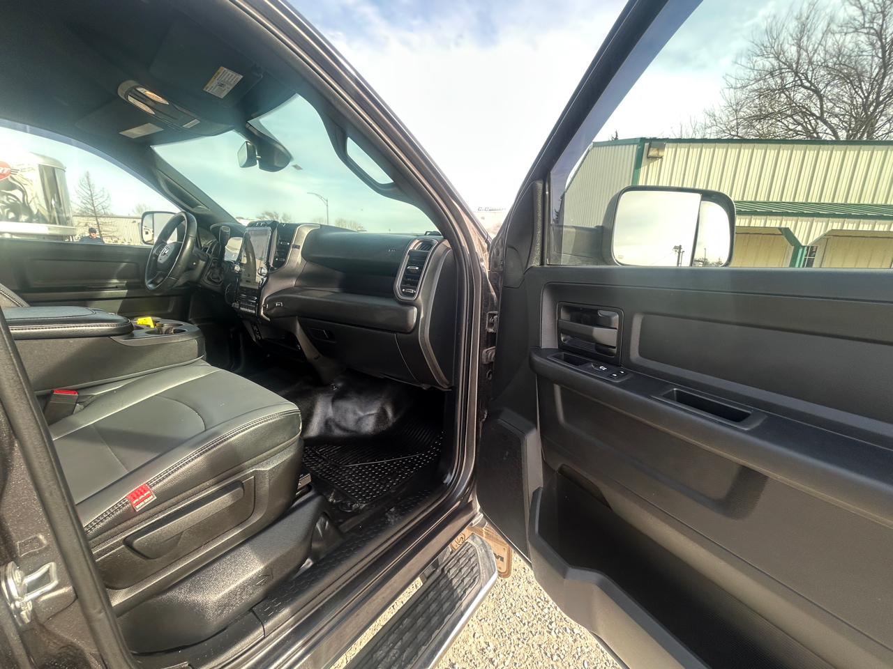 RAM 3500 Tradesman Crew Cab 4WD DRW 2022