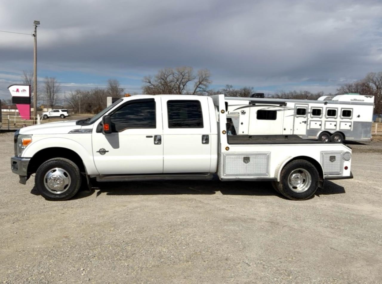 Ford F-350 SD Lariat Crew Cab 4WD 2011