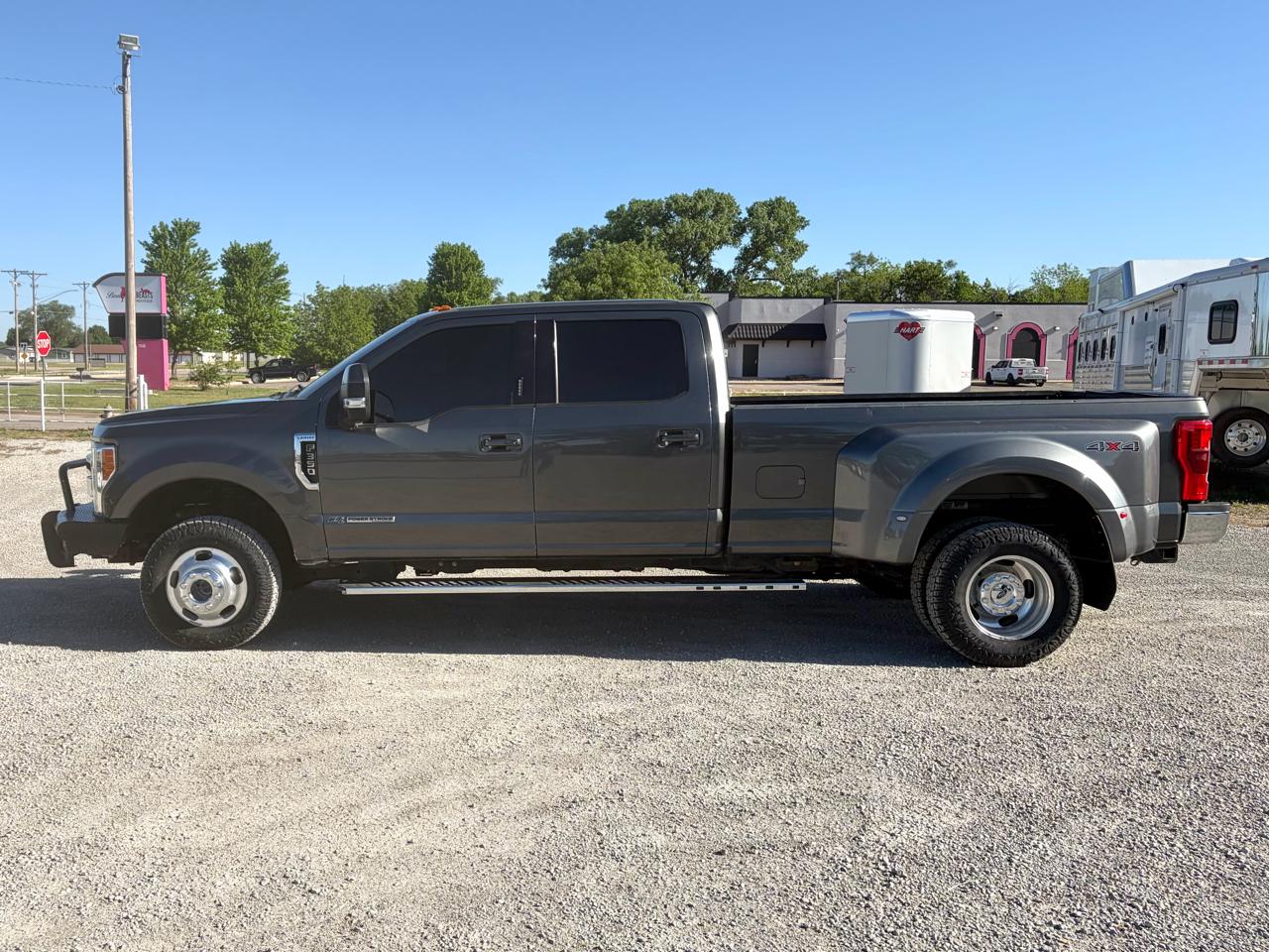 Ford F-350 SD Lariat Crew Cab Long Bed DRW 4WD 2019