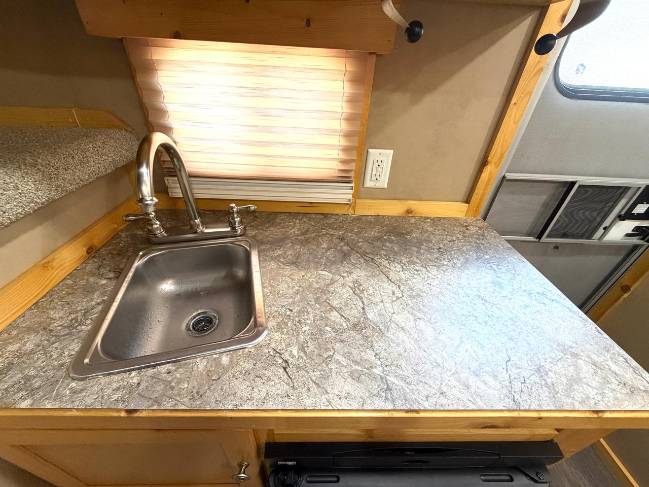Hart M3HG Gooseneck Trailer  2016