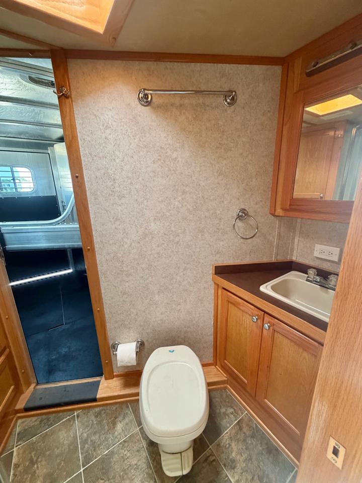 4 Star 2 Horse Gooseneck  2003
