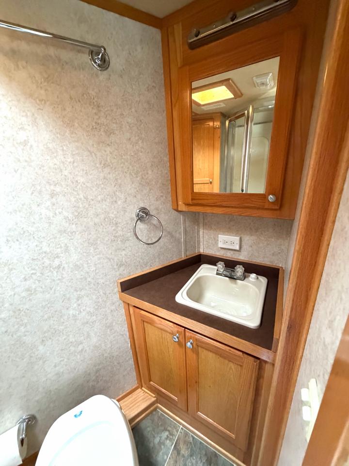 4 Star 2 Horse Gooseneck  2003