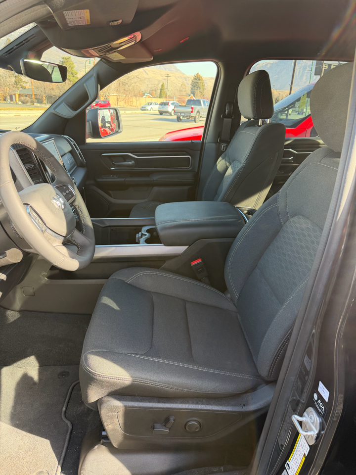 RAM 1500 Big Horn 4x4 Crew Cab 5'7" Box 2025