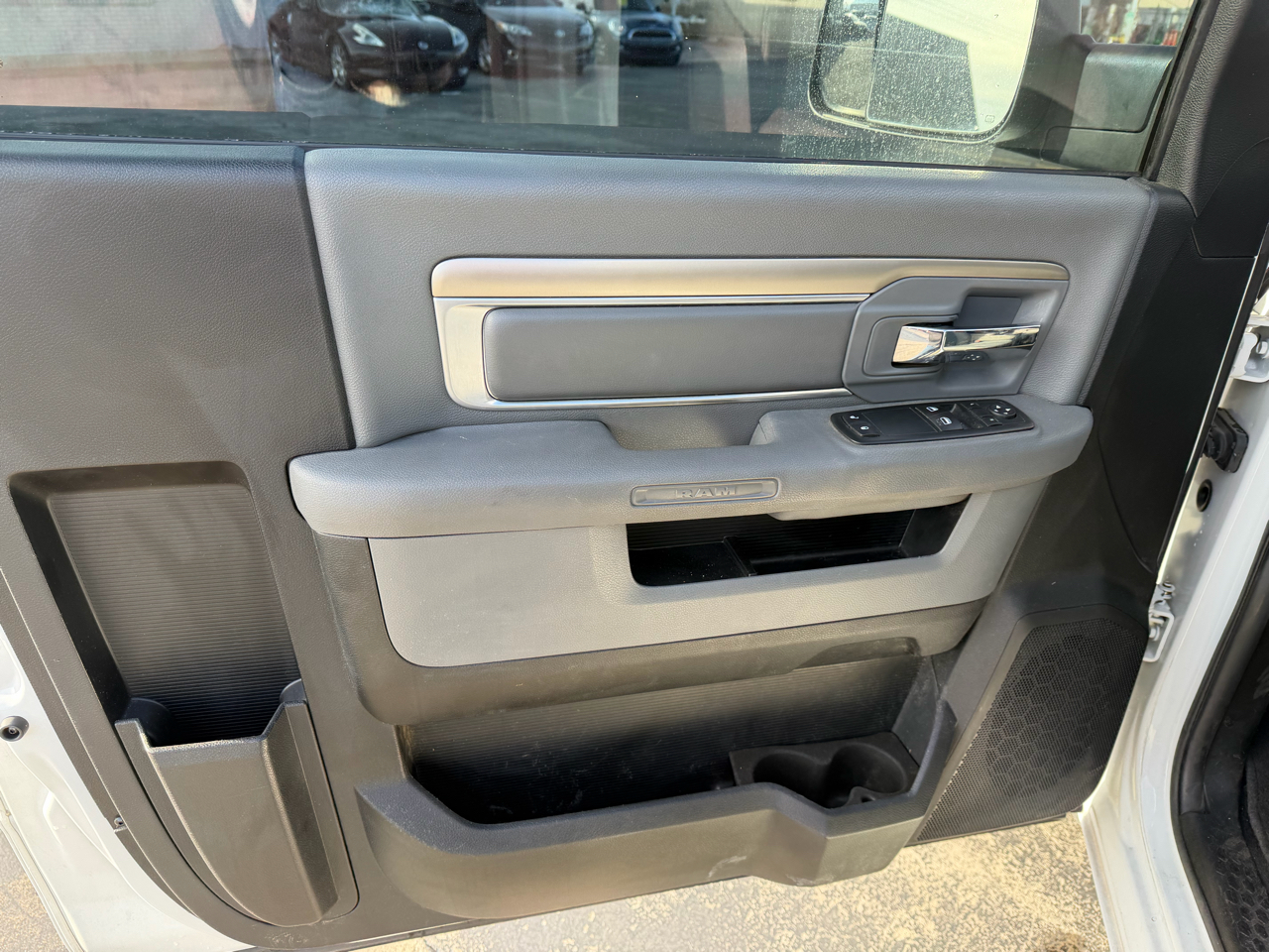 RAM 1500 4WD Reg Cab 140.5" Tradesman 2015