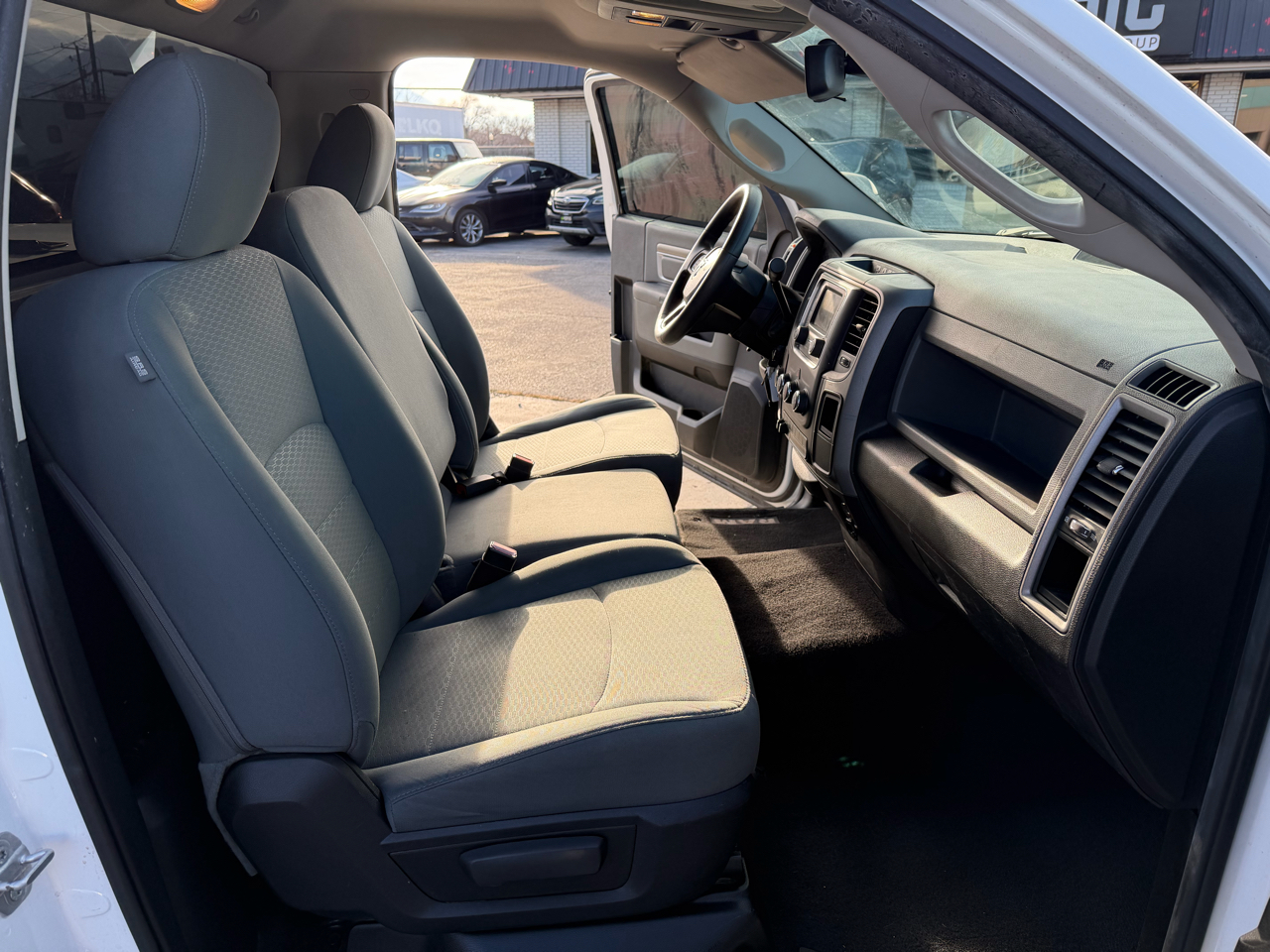 RAM 1500 4WD Reg Cab 140.5" Tradesman 2015