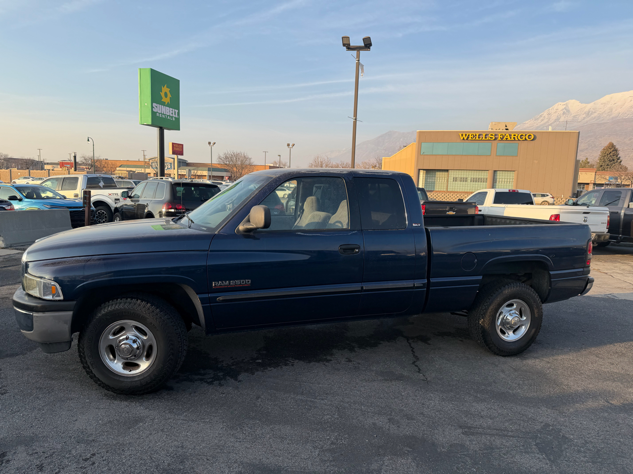 Dodge Ram 2500 4dr Quad Cab 139" WB HD 2001