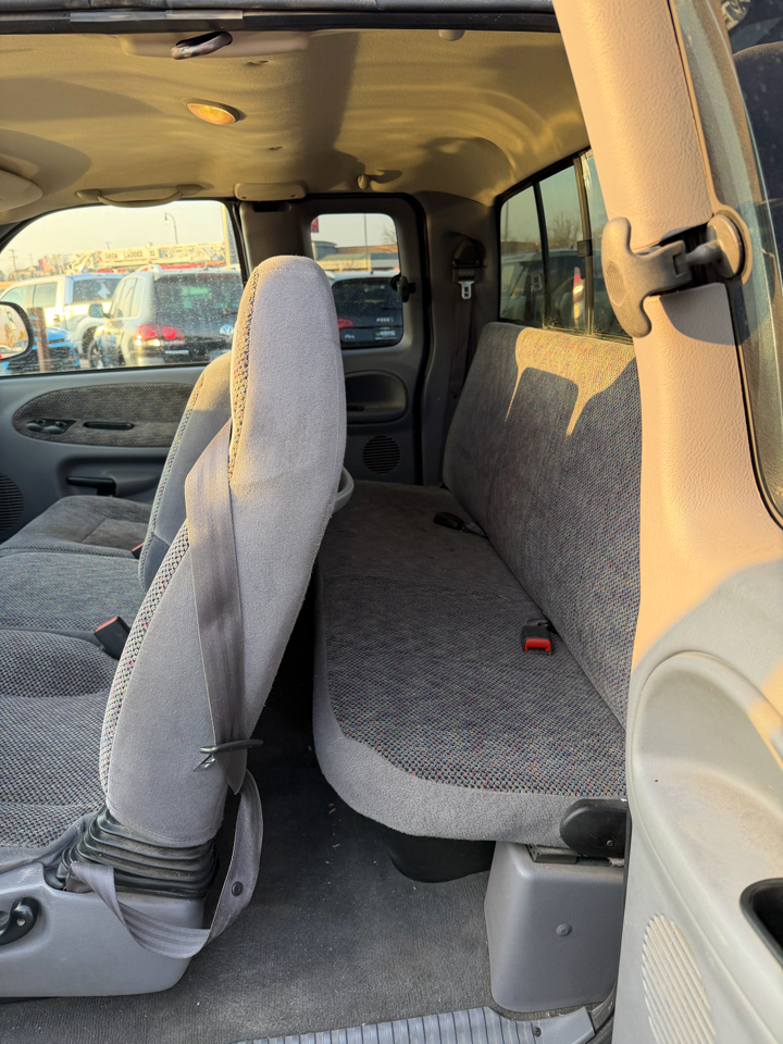 Dodge Ram 2500 4dr Quad Cab 139" WB HD 2001