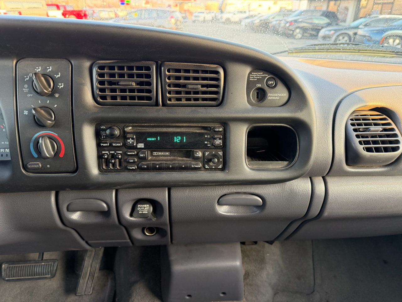 Dodge Ram 2500 4dr Quad Cab 139" WB HD 2001