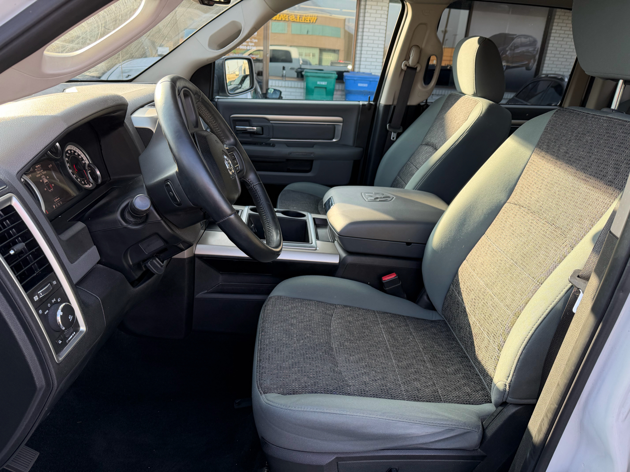 RAM 1500 4WD Crew Cab 140.5" Big Horn 2014