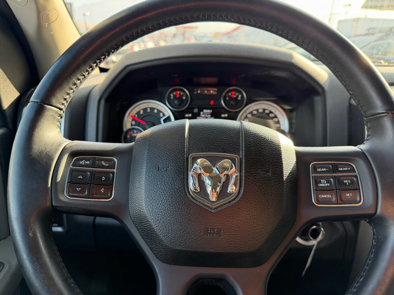 RAM 1500 4WD Crew Cab 140.5" Big Horn 2014