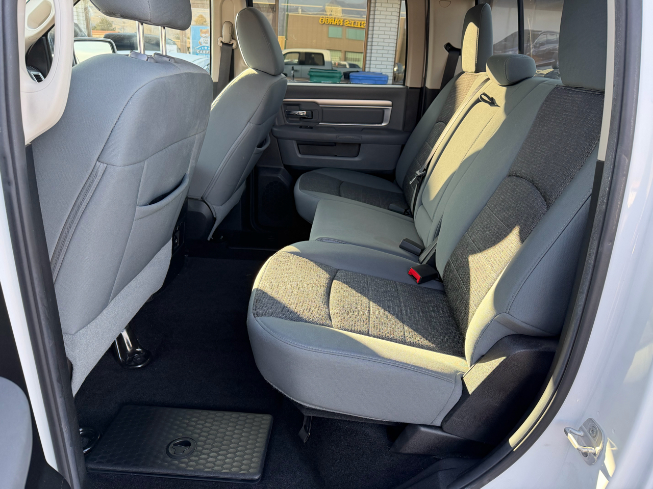 RAM 1500 4WD Crew Cab 140.5" Big Horn 2014