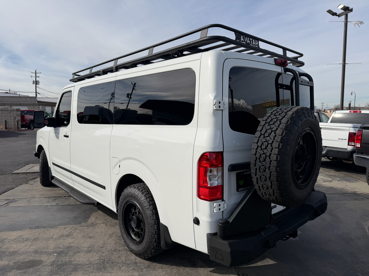 Nissan NV Passenger V8 SL 2017