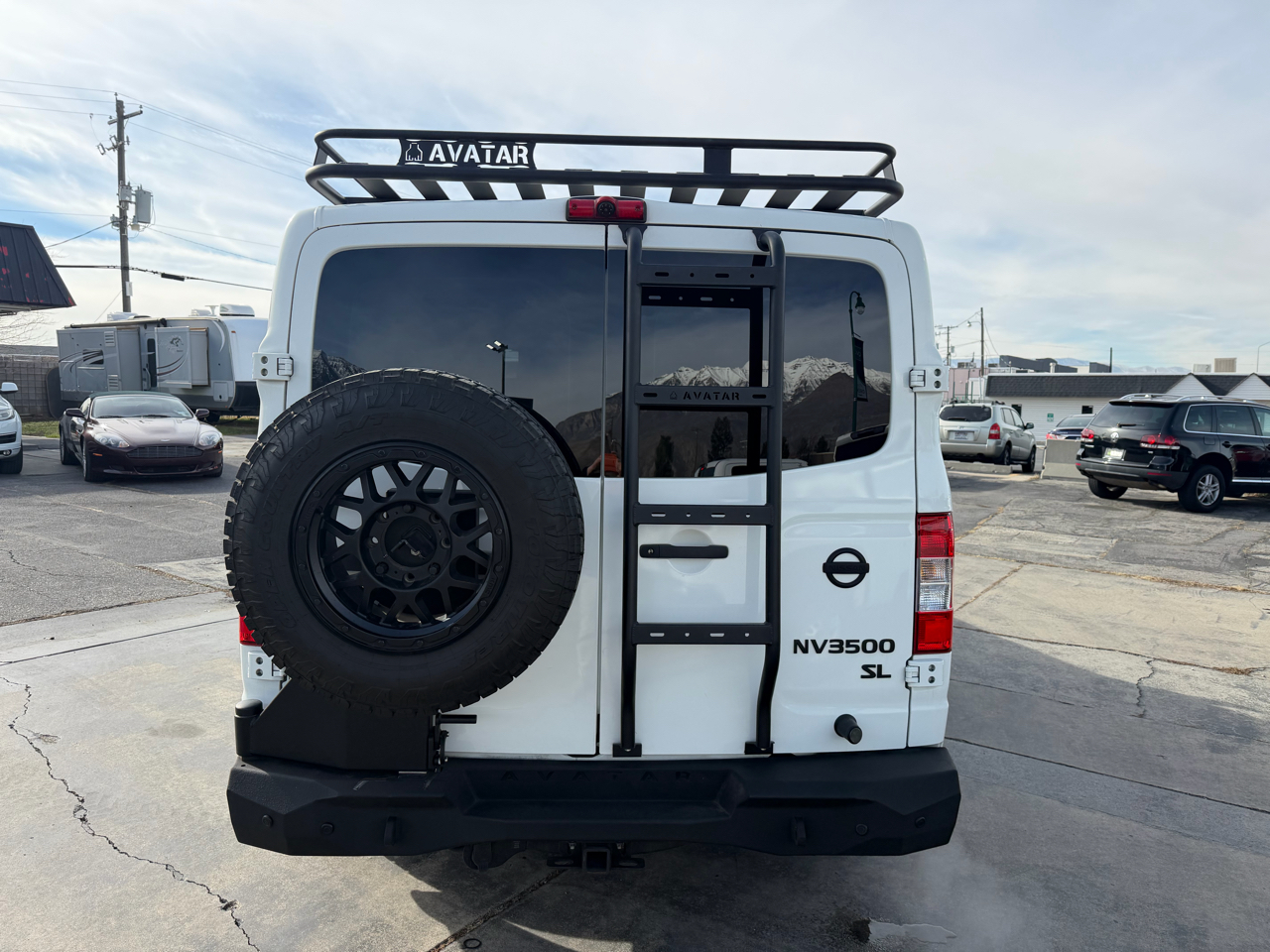 Nissan NV Passenger V8 SL 2017