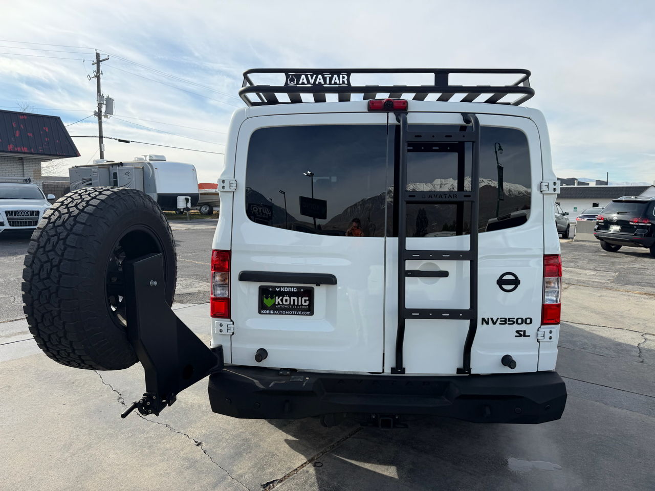 Nissan NV Passenger V8 SL 2017