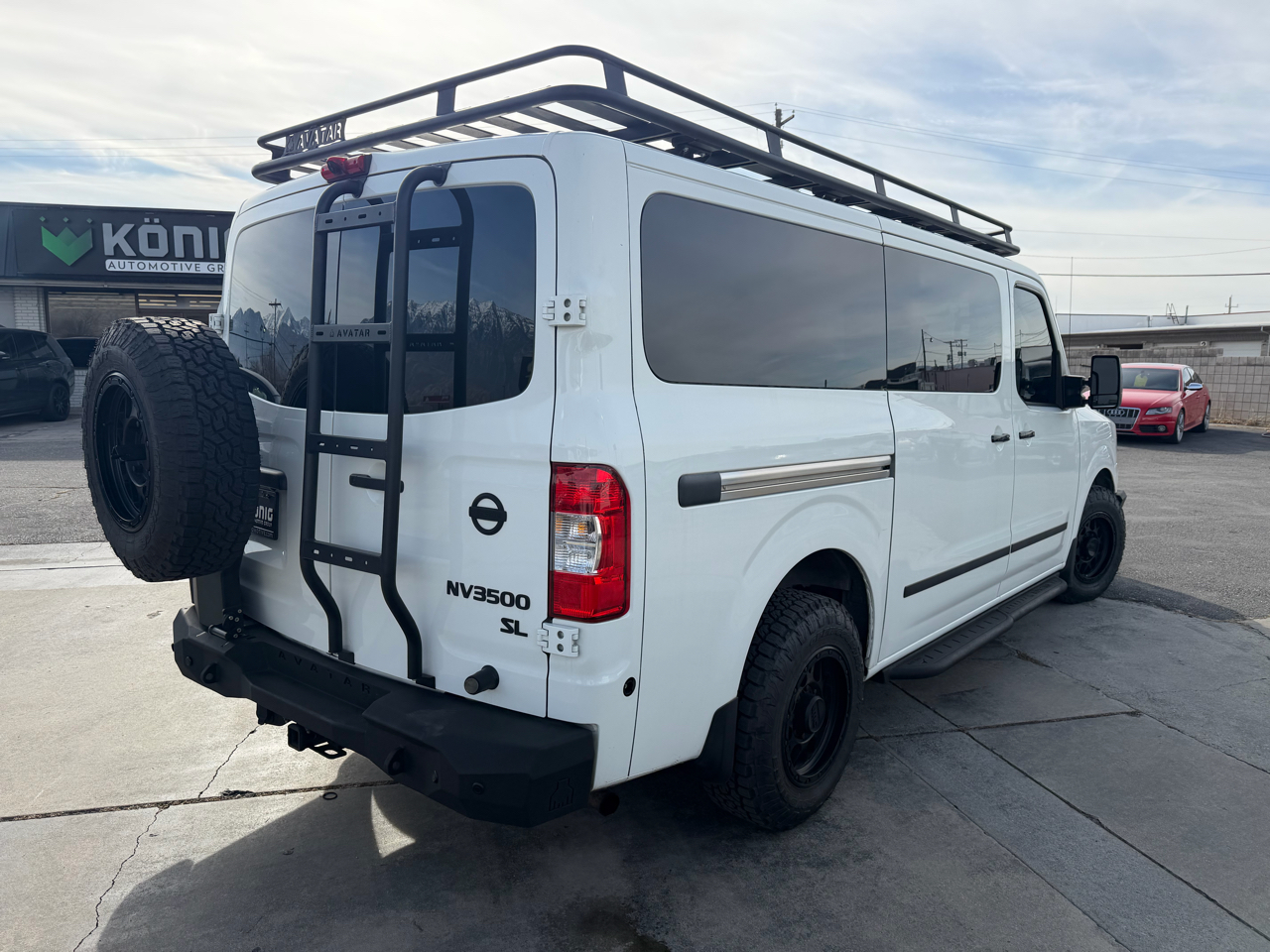 Nissan NV Passenger V8 SL 2017