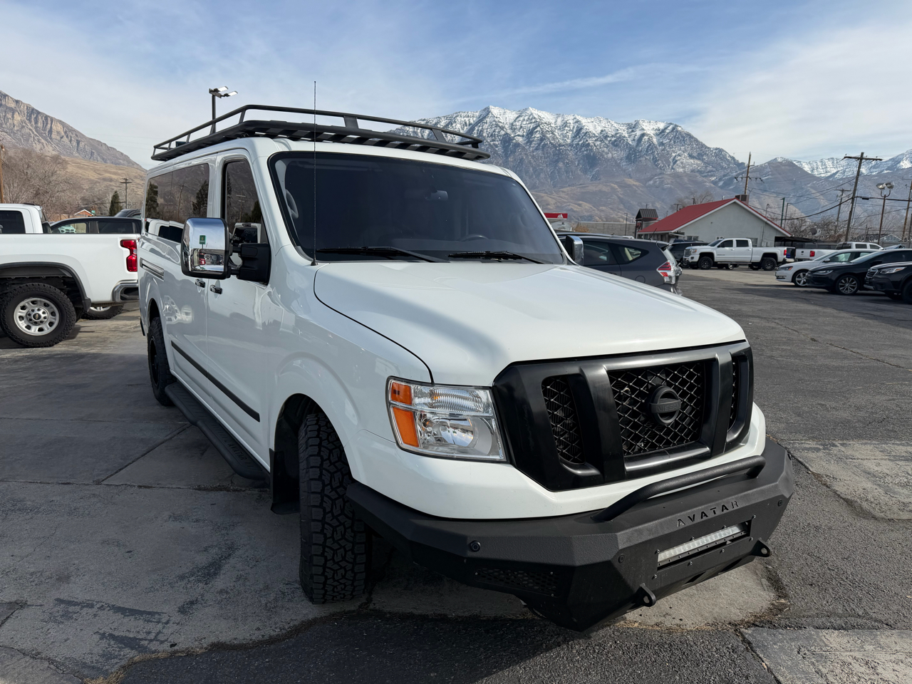 Nissan NV Passenger V8 SL 2017