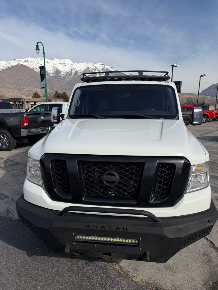 Nissan NV Passenger V8 SL 2017