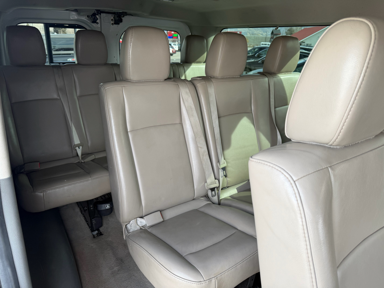 Nissan NV Passenger V8 SL 2017