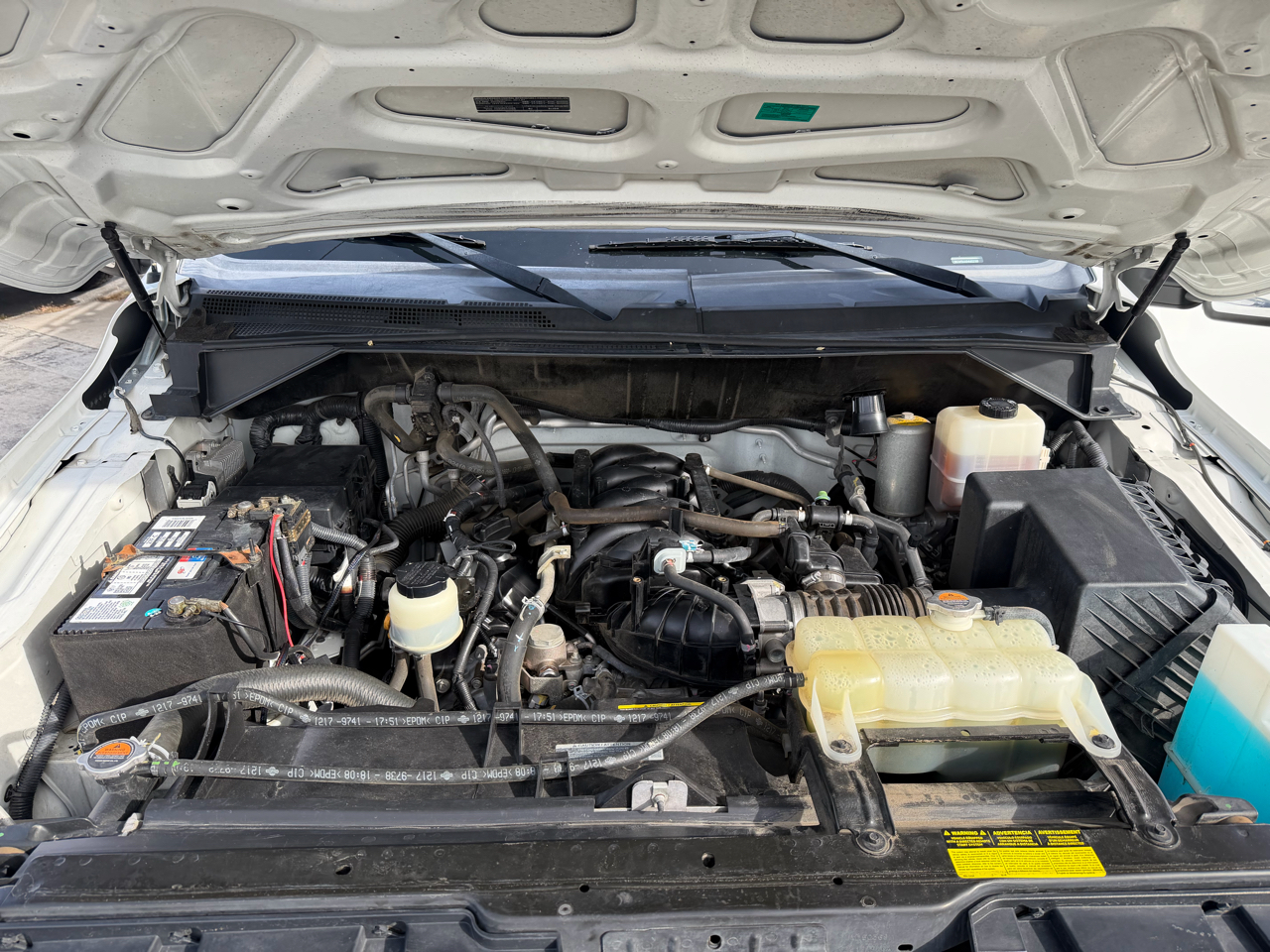 Nissan NV Passenger V8 SL 2017