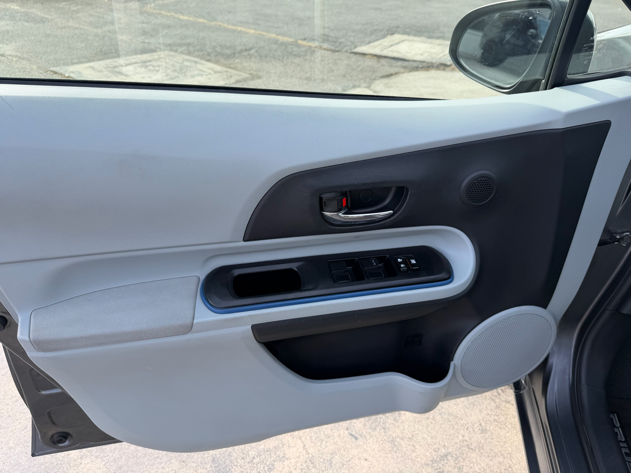 Toyota Prius c 5dr HB Three (Natl) 2013