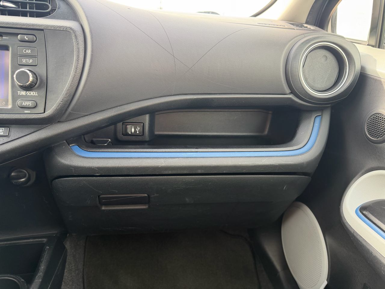 Toyota Prius c 5dr HB Three (Natl) 2013