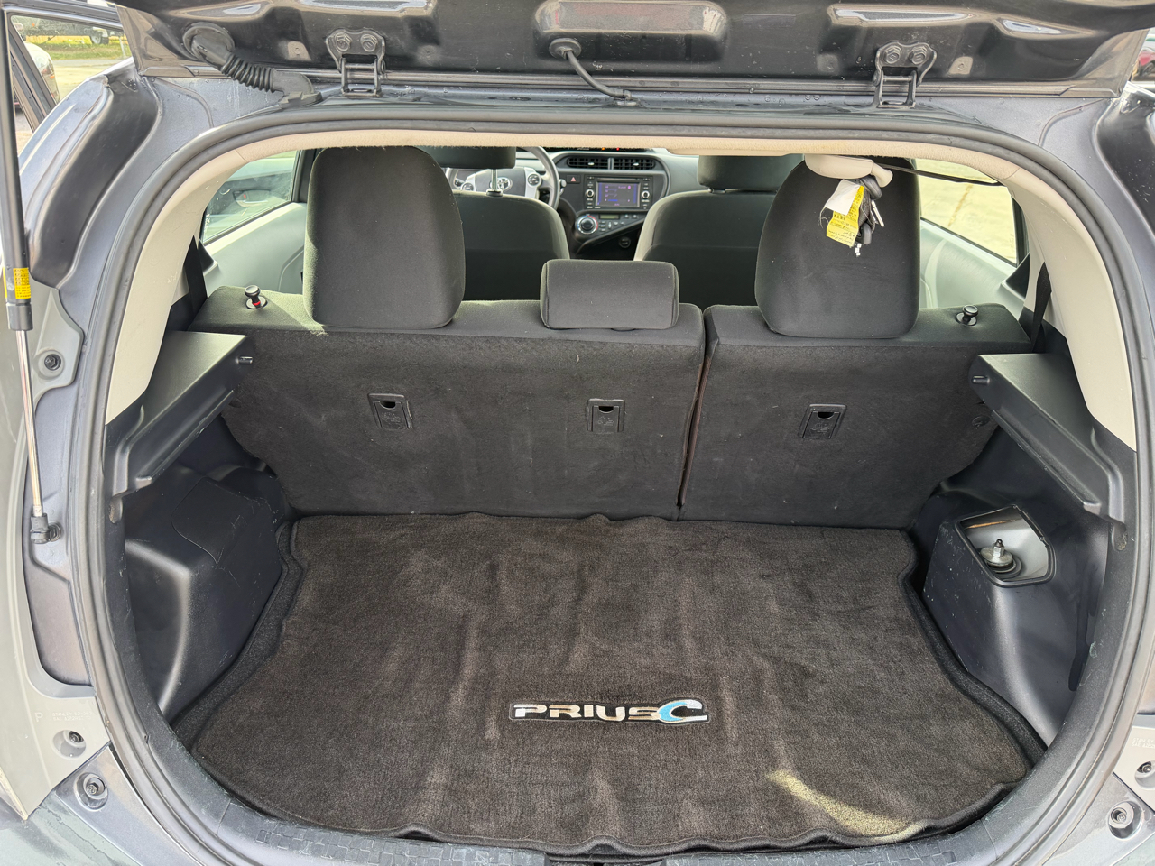 Toyota Prius c 5dr HB Three (Natl) 2013