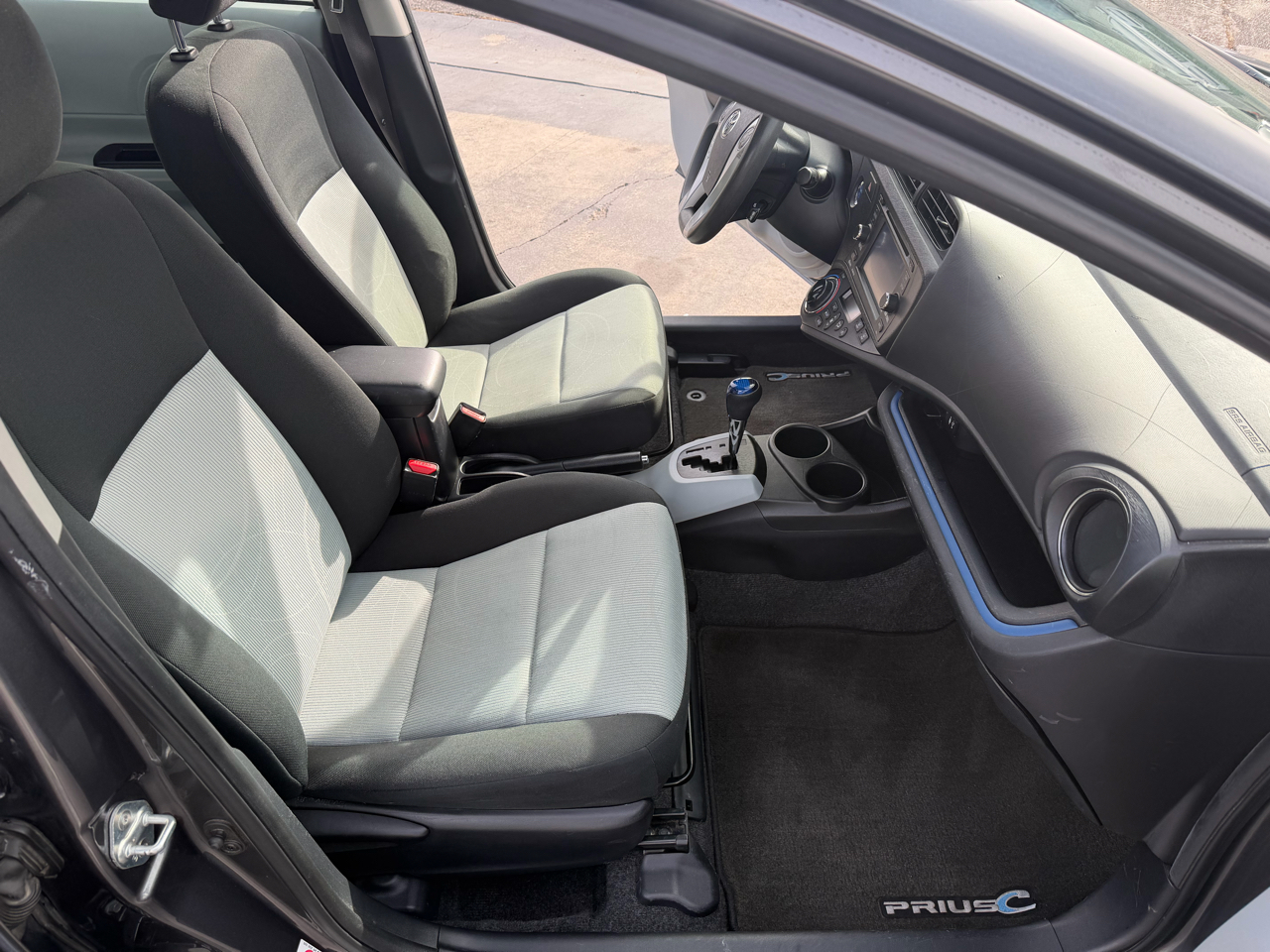 Toyota Prius c 5dr HB Three (Natl) 2013