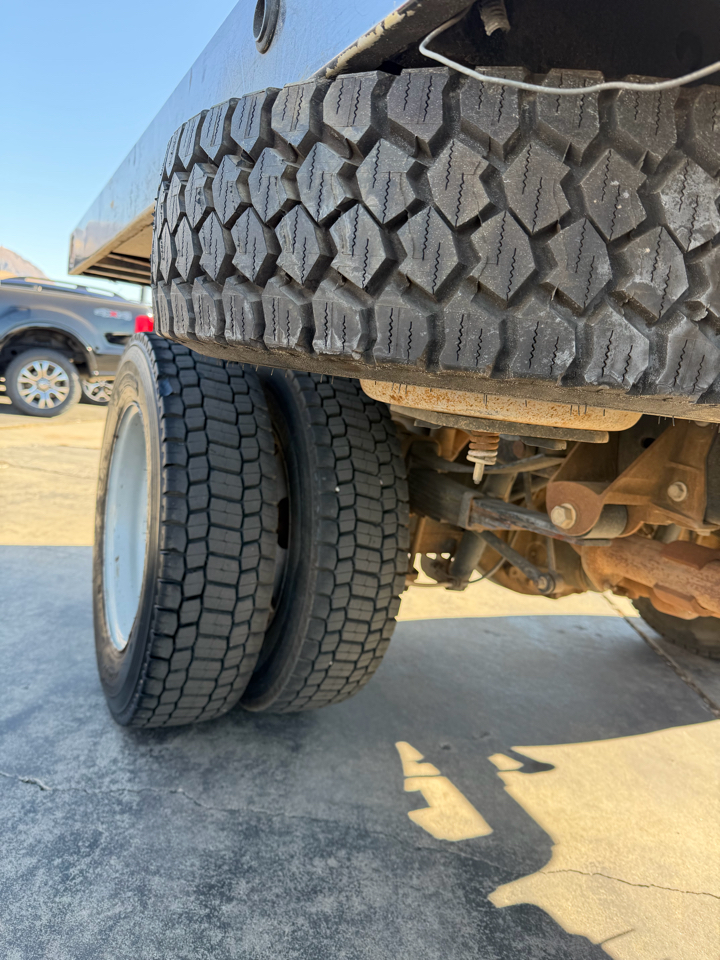 Ford Super Duty F-450 DRW 4WD Crew Cab 176" WB 60" CA Lariat 2012