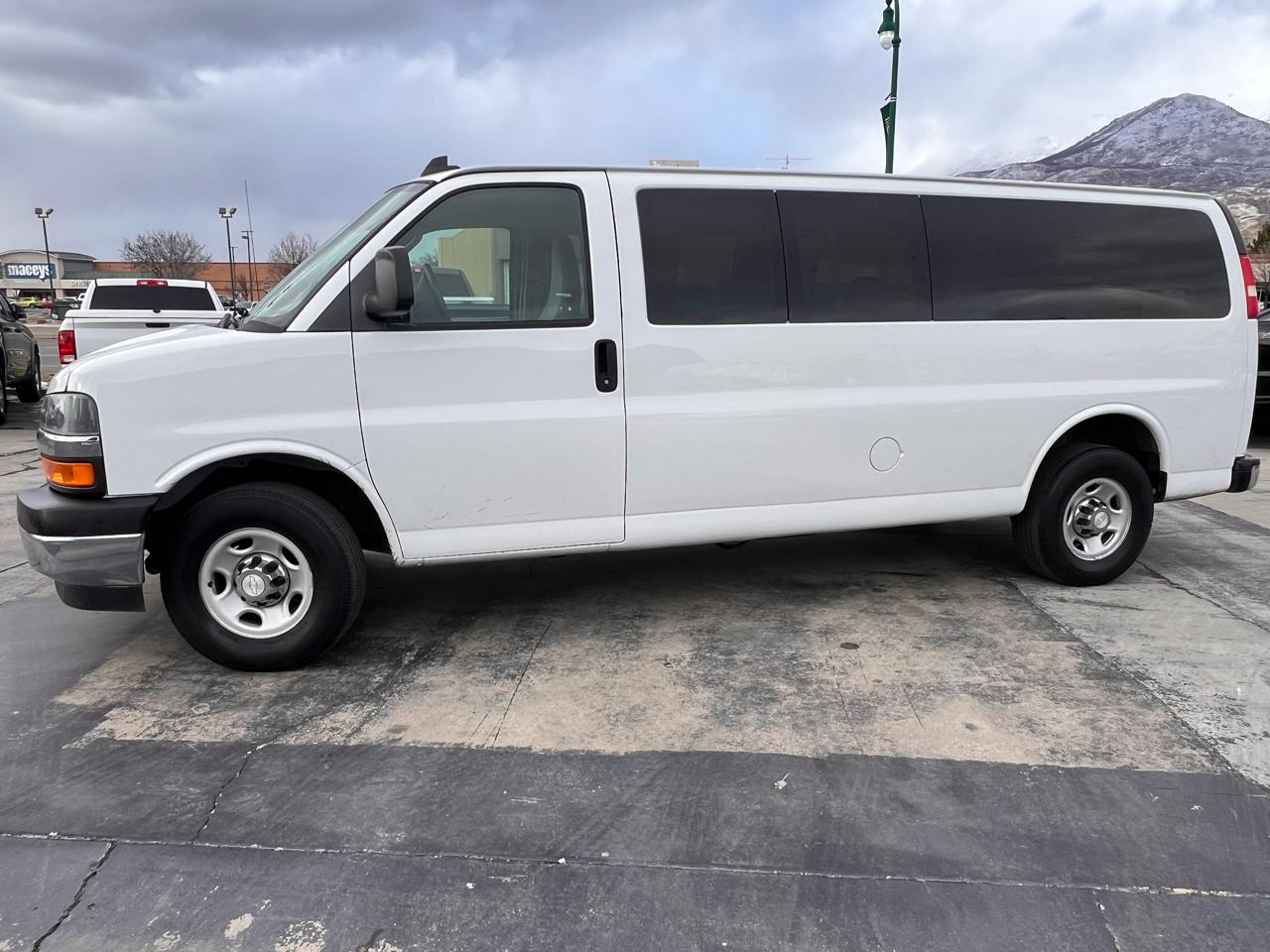 Chevrolet Express Passenger RWD 3500 155" LT 2019